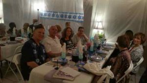 Seder guests