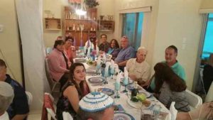 Seder guests