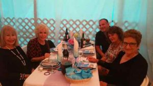 Seder guests